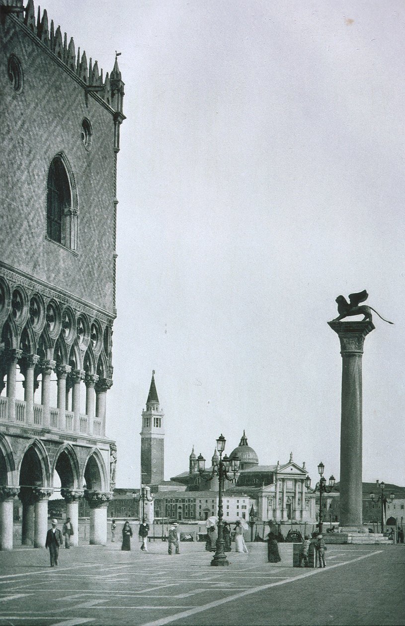 Pohled na Dóžecí palác a náměstí sv. Marka od Italian Photographer