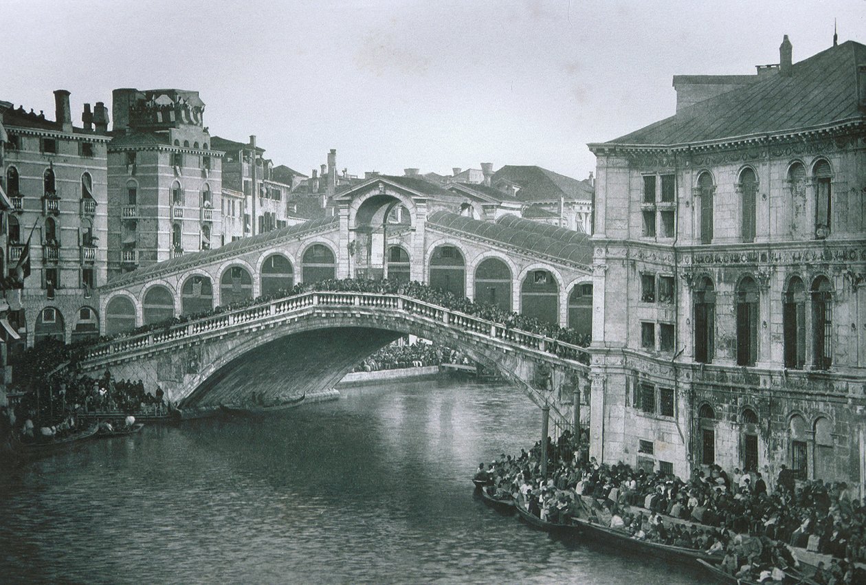 Pohled na most Rialto od Italian Photographer