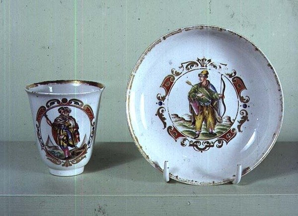 Šálek a podšálek, továrna Vezzi, Benátky, cca 1725 (porcelán) od Italian School
