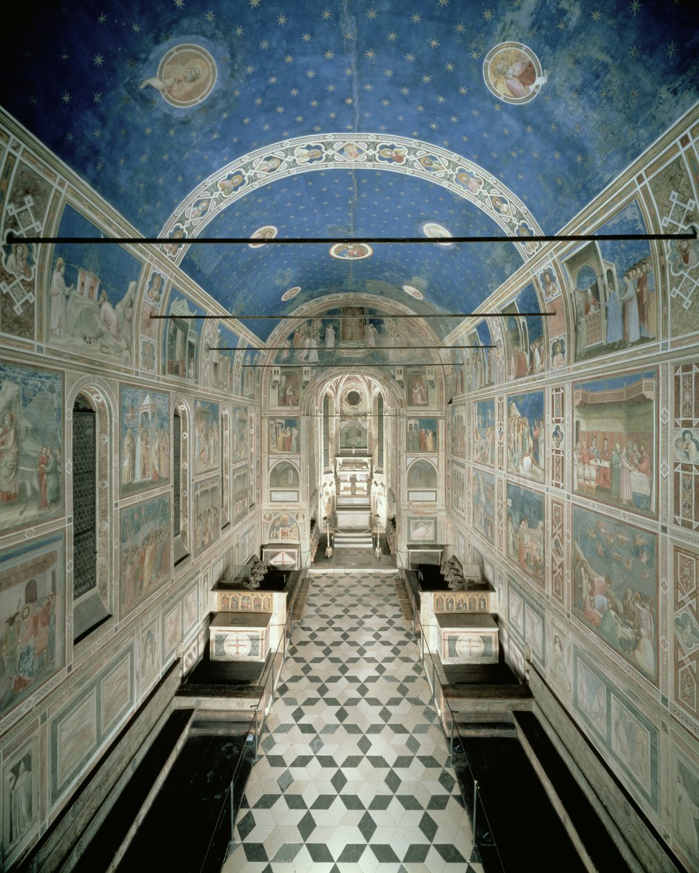 Pohled na kapli směrem k hlavnímu oltáři, kolem 1303-5 od Italian School