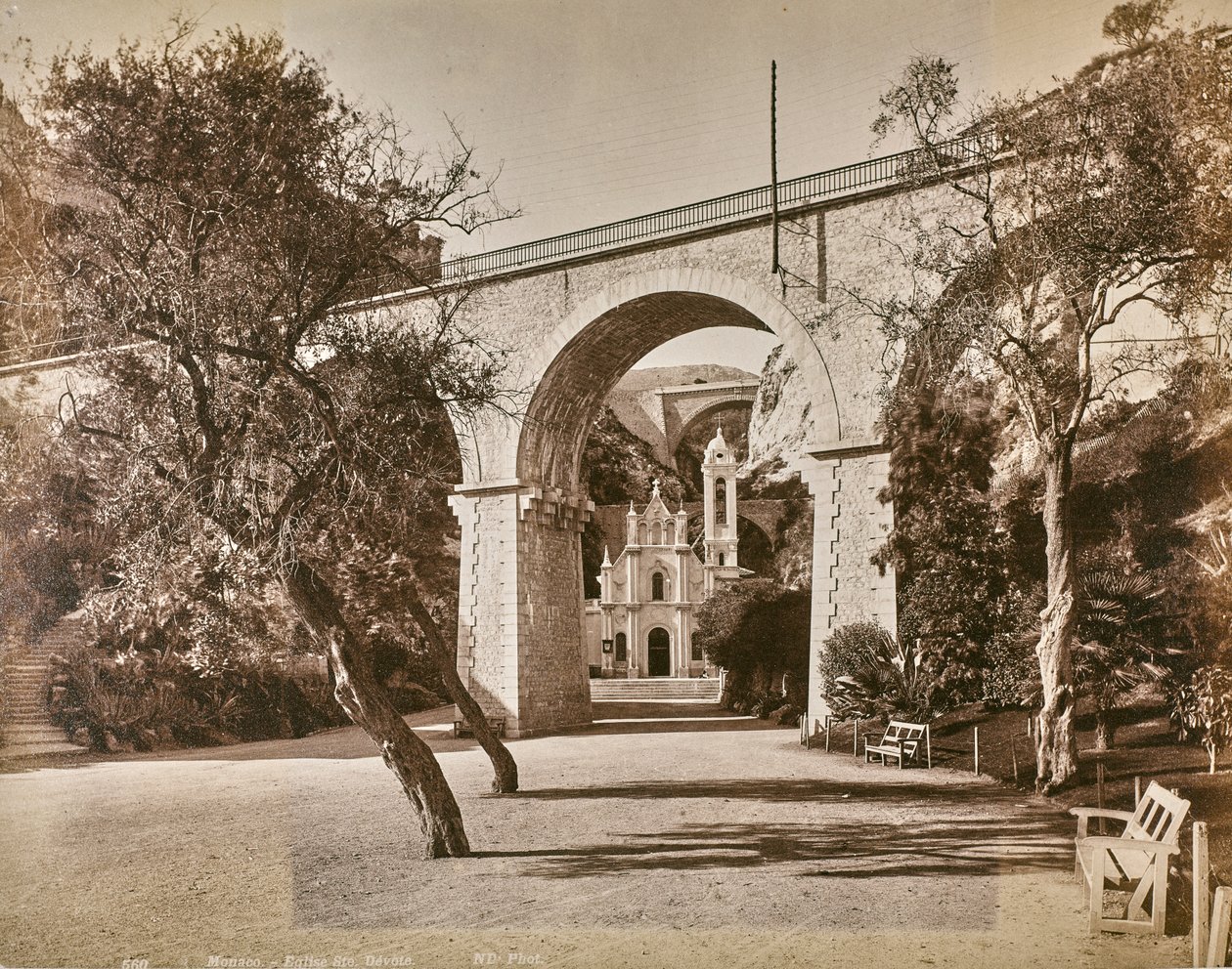 Album "Genoa and Pisa": Chapel Sainte Dévote v Monaku, kolem 1880-90 (černobílá fotografie) od Italian Photographer