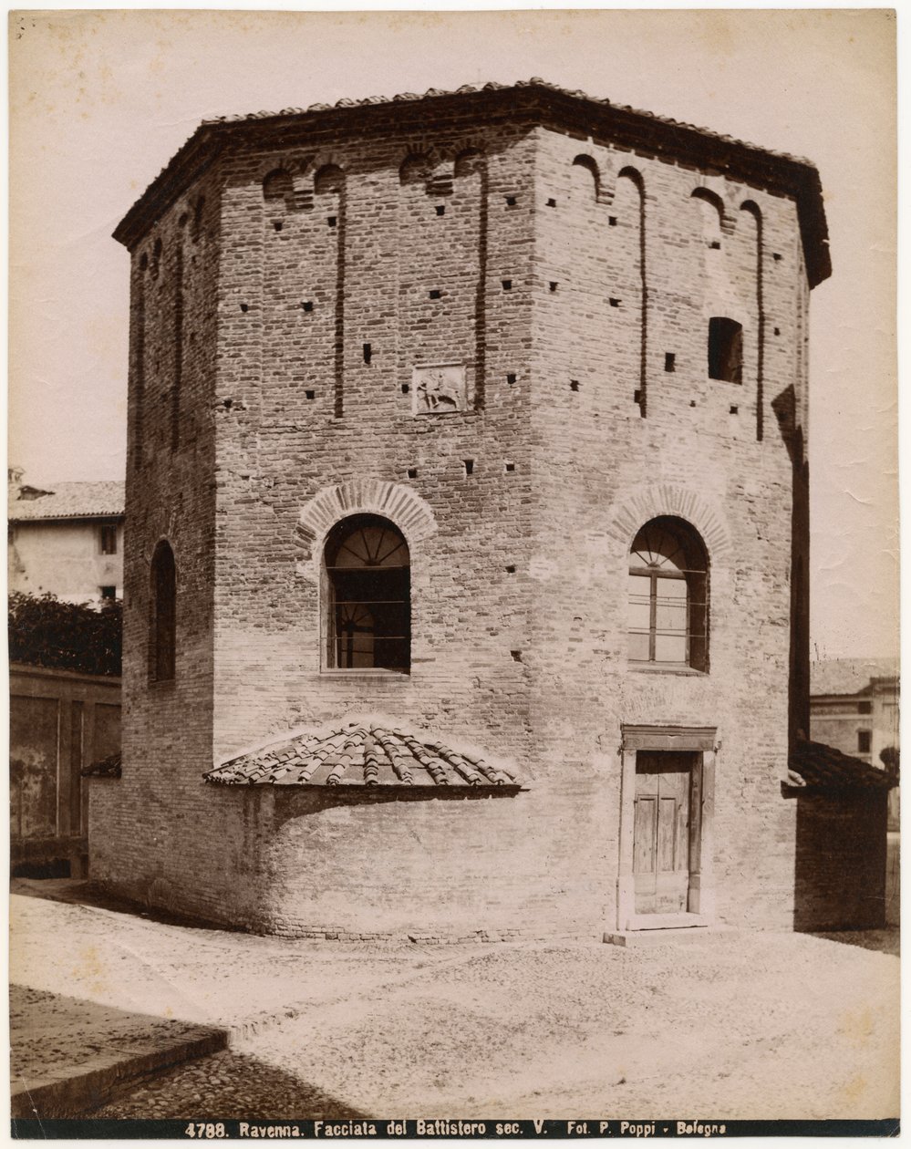 Baptisterium Neon nebo ortodoxní baptisterium, Ravenna, Emilia-Romagna, Itálie, fotografie Pietro Poppi, Bologna, ca 1900 od Italian Photographer