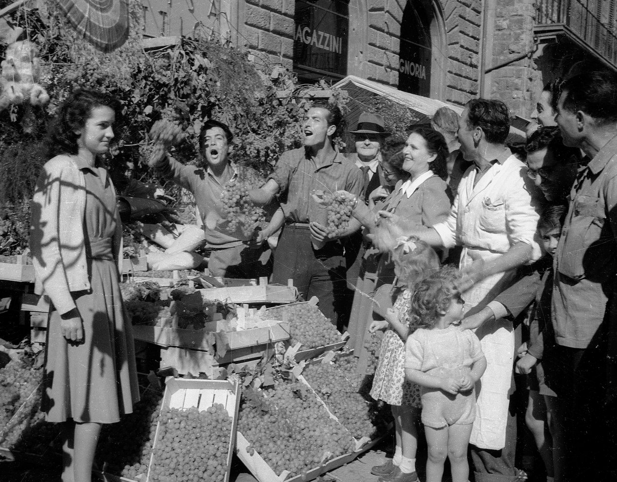 Grape Festival ve Florencii, kolem roku 1955 (želatinový stříbrný tisk) od Italian Photographer