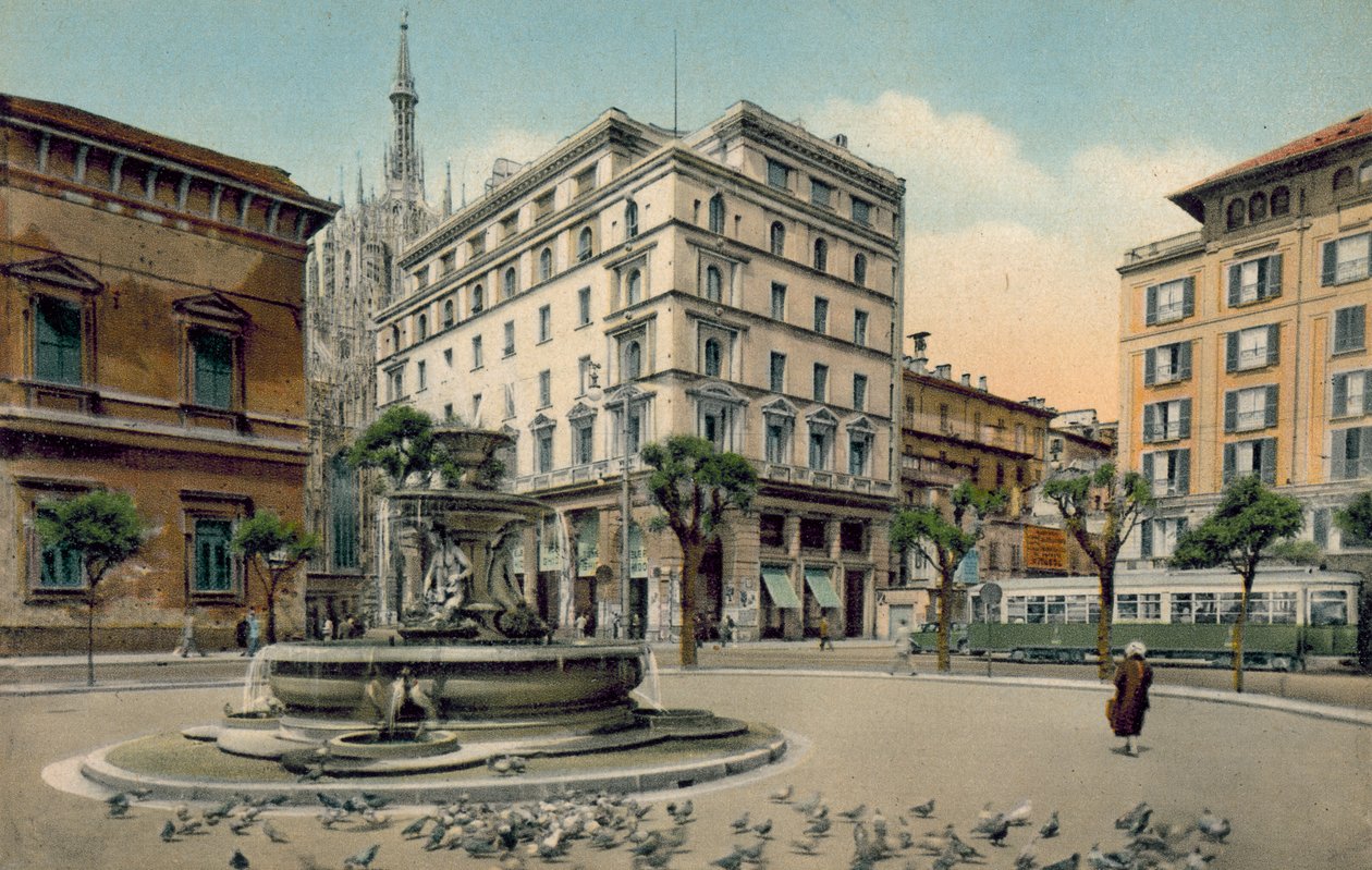 Milán / Milan: Piazza Fontana (barevné foto) od Italian Photographer