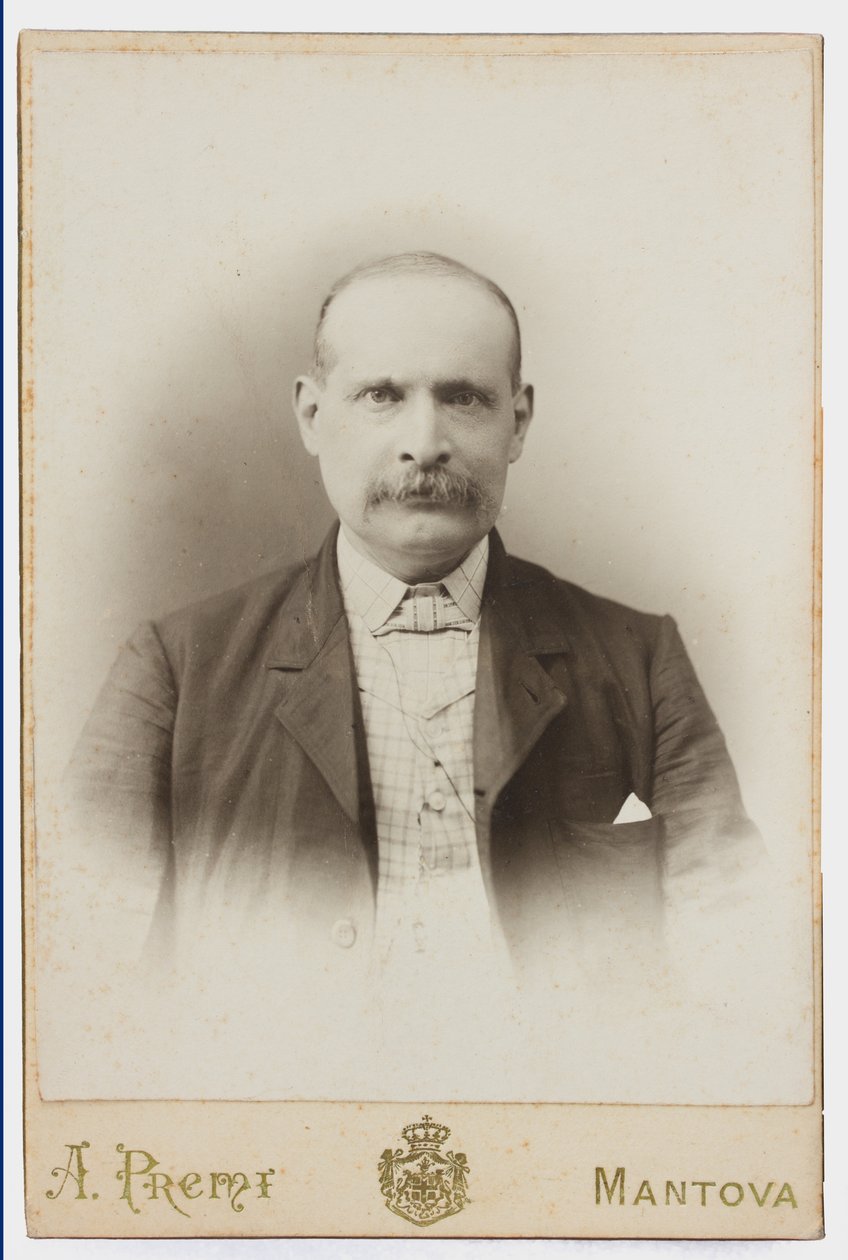 Fotografie na pohlednici zachycující malíře Albana Lugliho od Italian Photographer