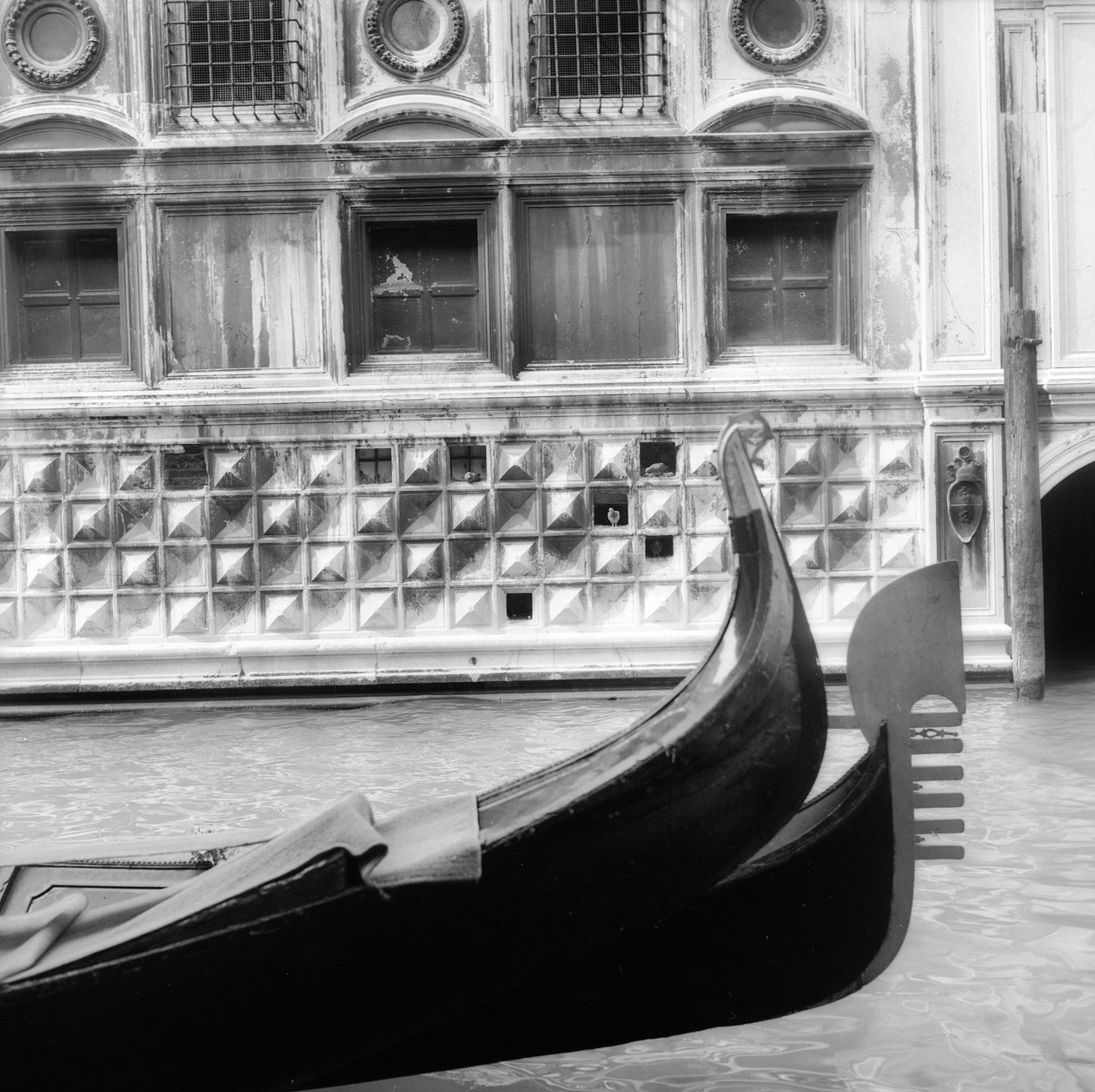 Stupňová gondola v benátském kanálu od Italian Photographer