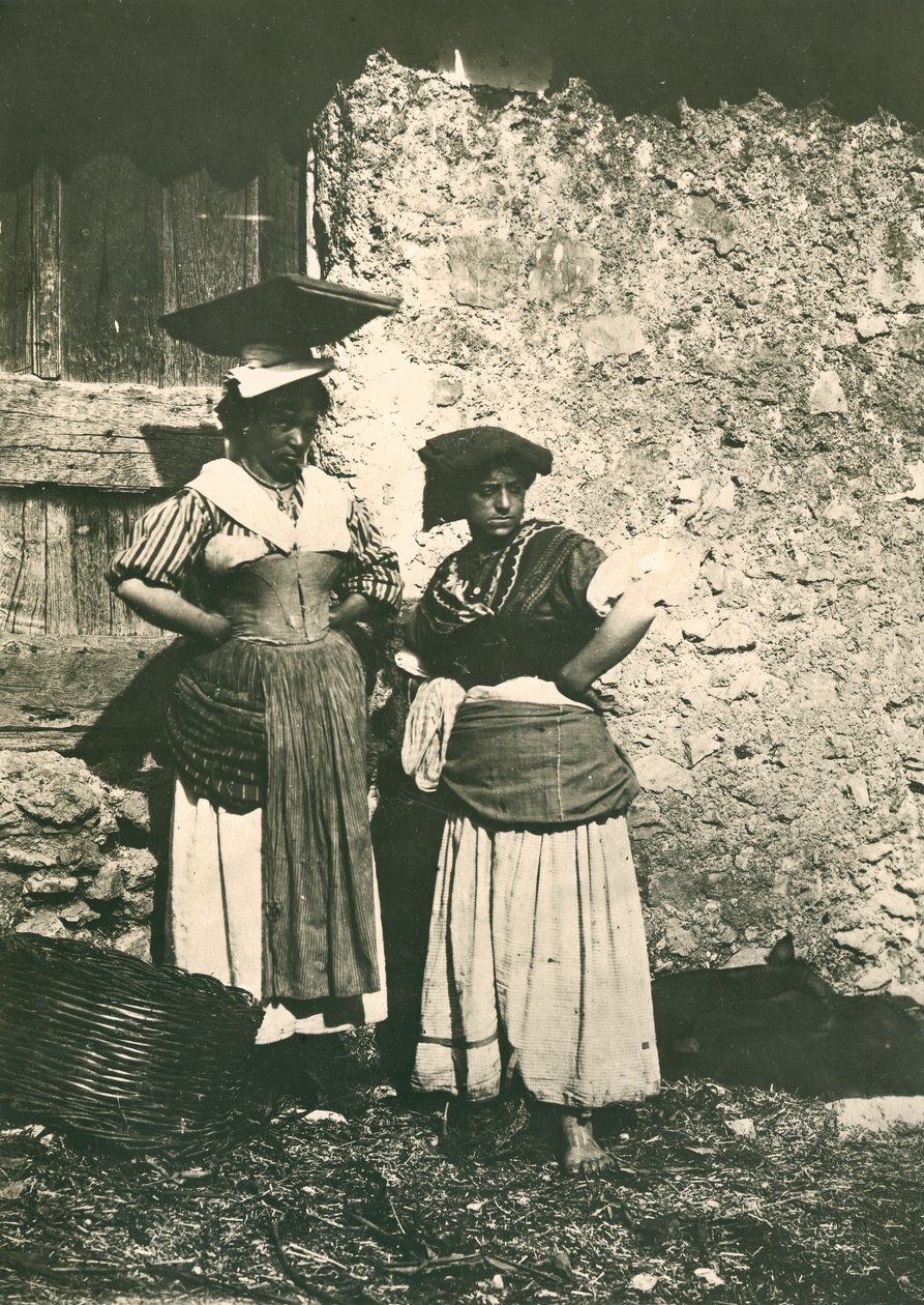 Dva zemědělci z římského venkova v tradičních oděvech, Itálie, cca 1910 od Italian Photographer
