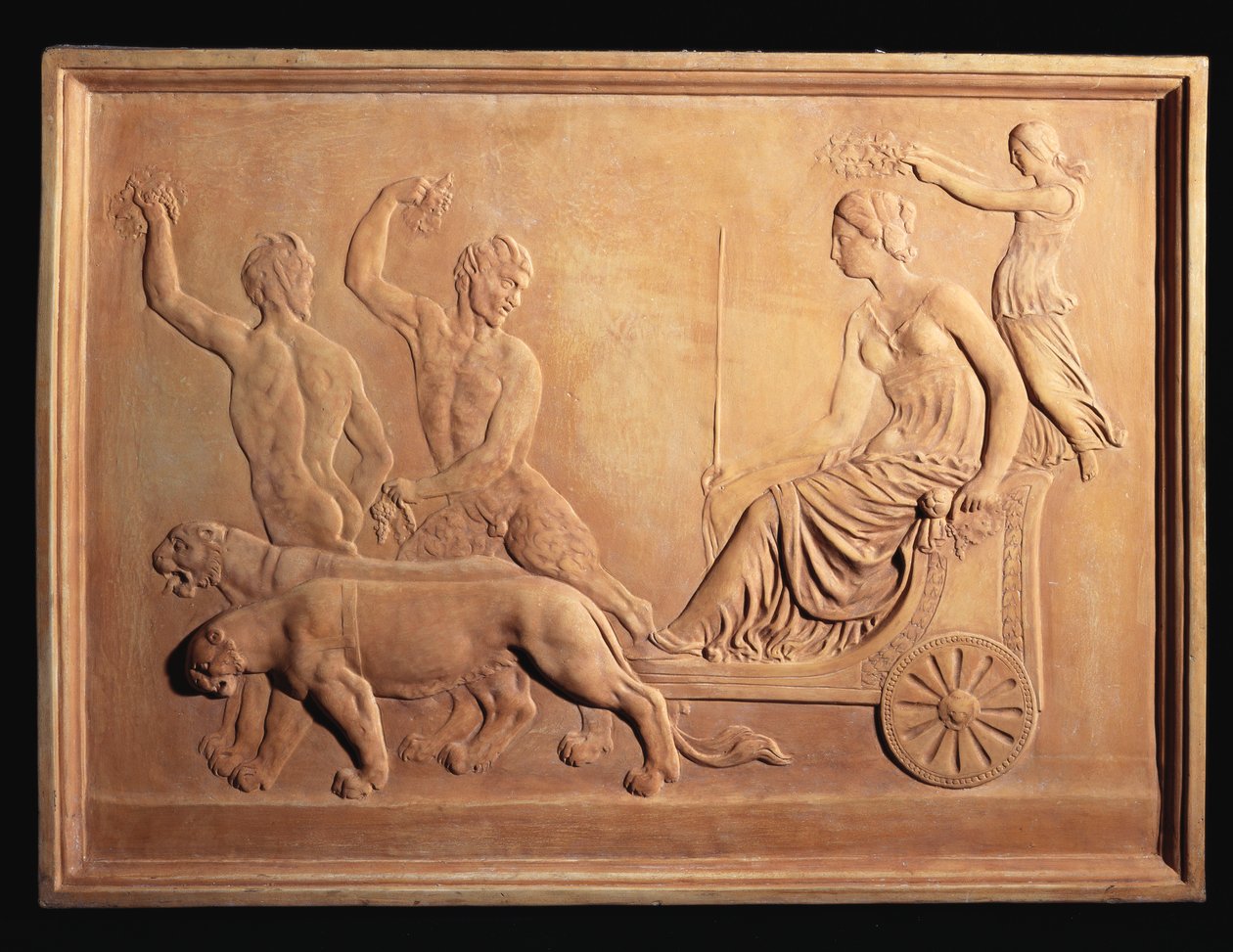 Italský terakotový reliéfní panel zobrazující Triumf Ariadny, zobrazený ve voze taženém panterem Bacchus, na němž se dívá Silenus a Pan, kolem roku 1870 od Italian School