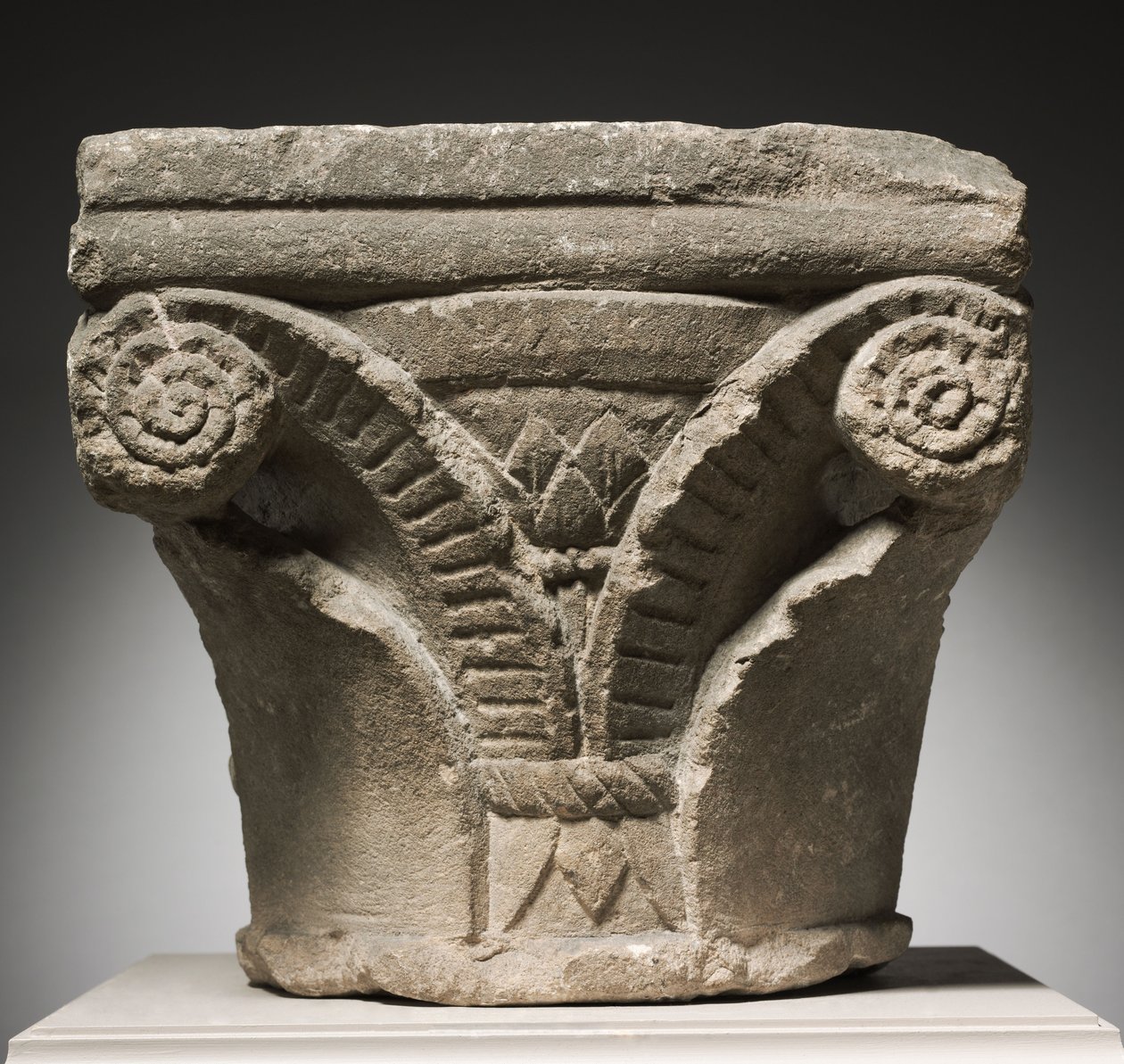 Kapitál, 700-800 od Italian School