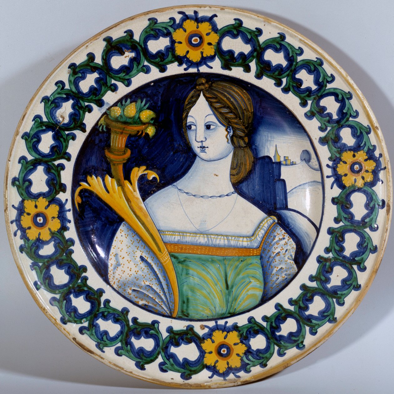 Keramický talíř Deruta decoree s portrétem ženy. Kolem roku 1510 Sevres. Výroba porcelánu od Italian School