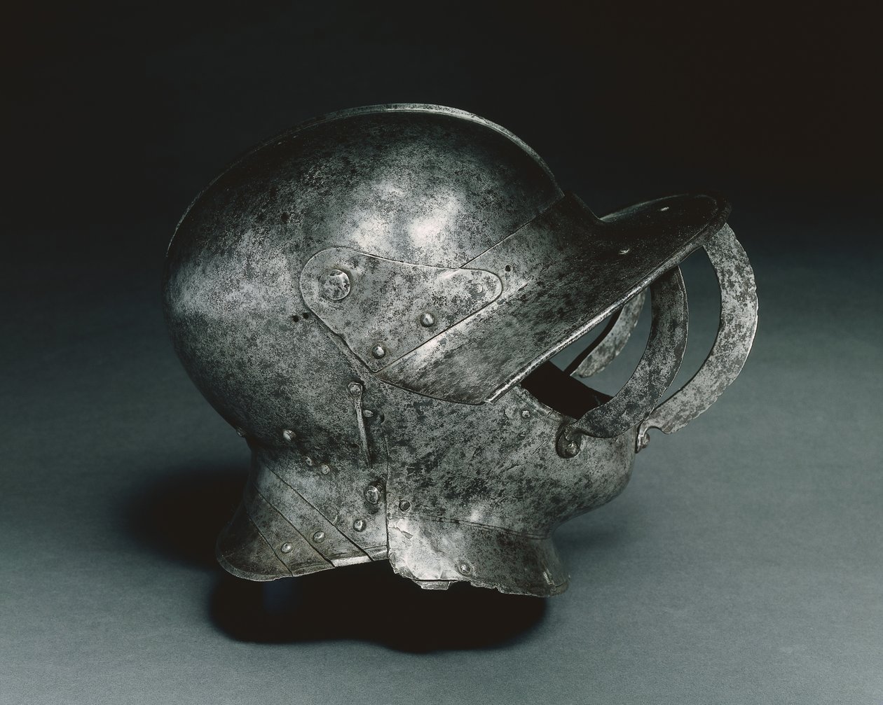 Uzavřená burgundová přilba, začátek 1500s od Italian School
