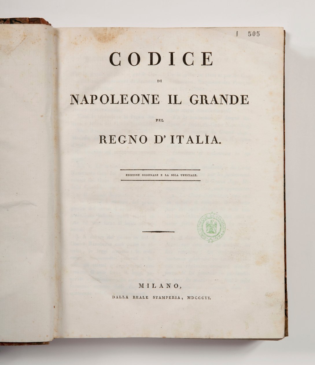 Zákoník Napoleona Velikého pro Italské království, otevřeno na titulní straně, vydáno Miláno, dalla reale Stamperia, 1806 (tištěný papír) od Italian School