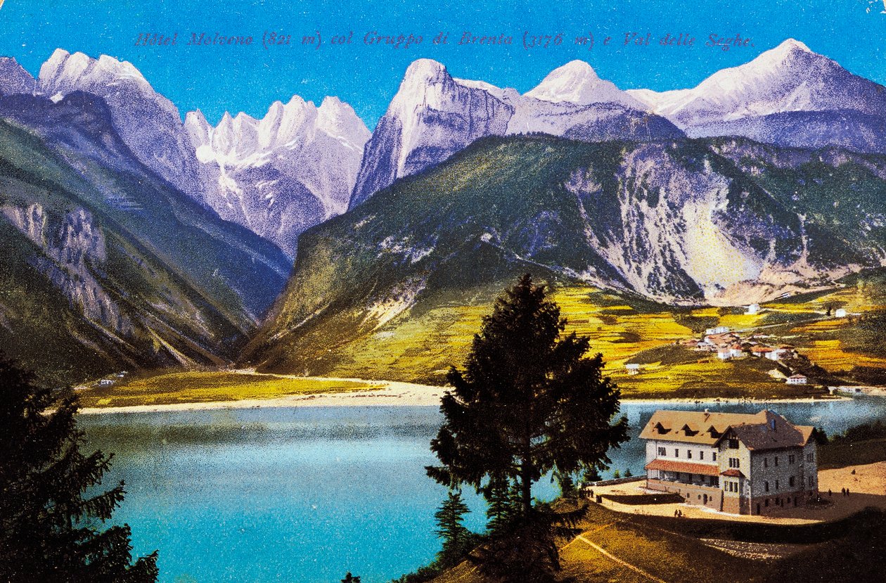 Hotel Molveno se skupinou Brenta a údolím Val delle Seghe, pohlednice, Trentino-Alto Adige, Itálie, 20. století od Italian School