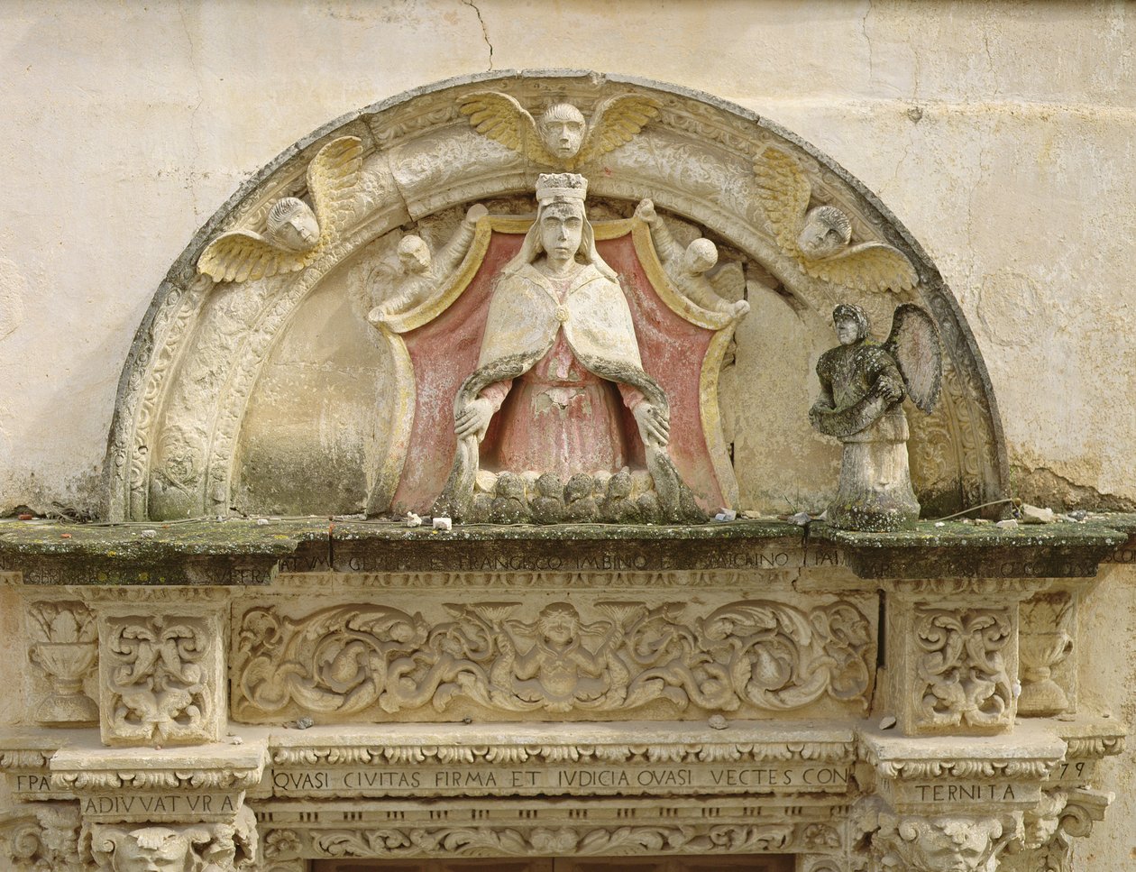 Madona z Misericordia, detail portálové lunety (kámen) od Italian School