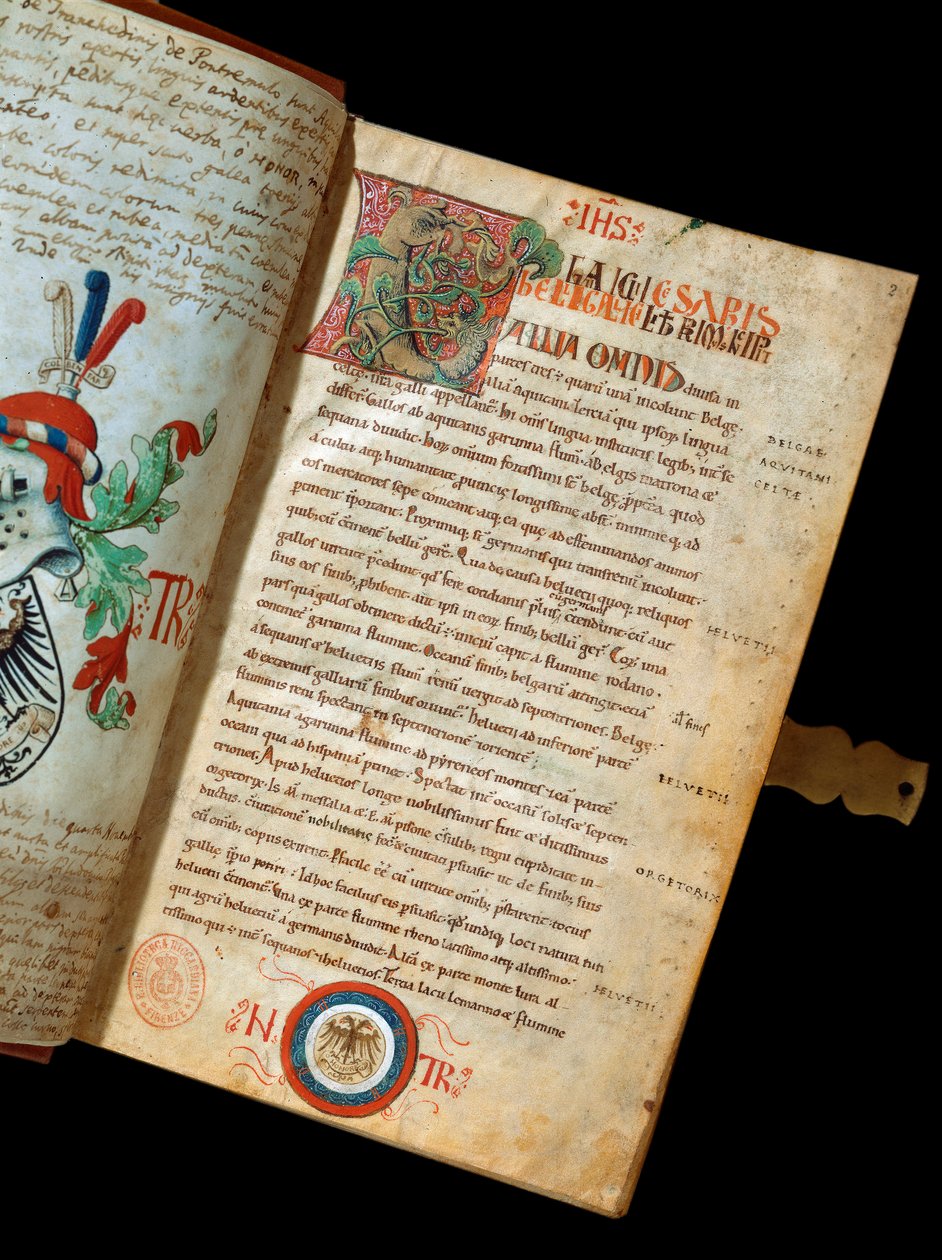 Rukopis „“De Bello Gallico, Komentáře k válce Galů”” od Julese Cesara (Giulio Cesare nebo Caius Julius Caesar) (100-44 př. n. l.) (ms. 541) Blazon humanisty Niccola Tranchediniho, vlastníka rukopisu. Biblioteca Riccardiana Neapol ze 14. století od Italian School