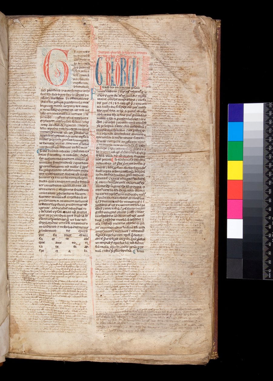 Ms 213. Gregory IX, Decretales with Apparatus od Bernarda Botone z Parmy, F.1r. Iniciála [G] v červené barvě s rezervovaným a modrým zdobením perem od Italian School