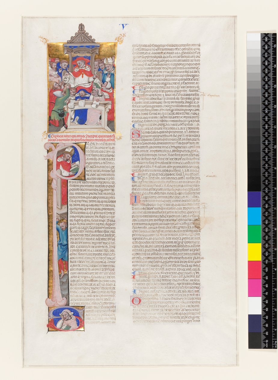 Ms 331 fol.1r Strana textu s historickou iniciálou P a miniaturou znázorňující trůnícího kardinála, z knihy V. Dekretálů Řehoře IX., z Bologne, kolem roku 1350 od Italian School