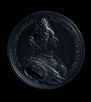 Avers portrétní medaile Anny Isabely Mantovské, ražba 1698. Nápis: ANN-I SAB- D G MANT MONT CAR VIL GVAST ET C (stříbrná) (revers viz 119198) od Italian School