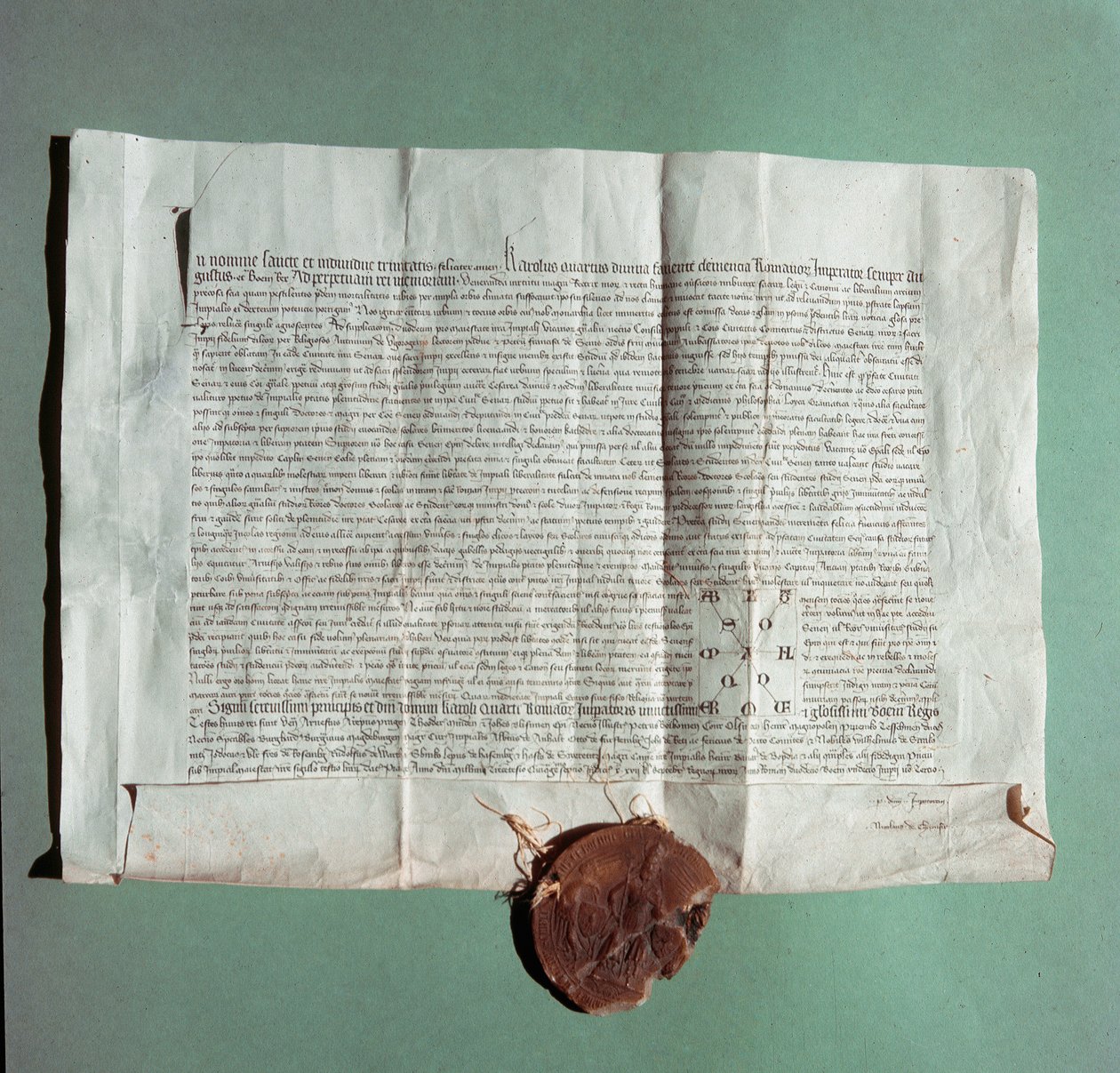 Oficiální dokument císaře Karla IV. (1316-1378) oficiálně potvrzující univerzitu v Sieně (Universita di Siena) jako všeobecné studium““ od Italian School