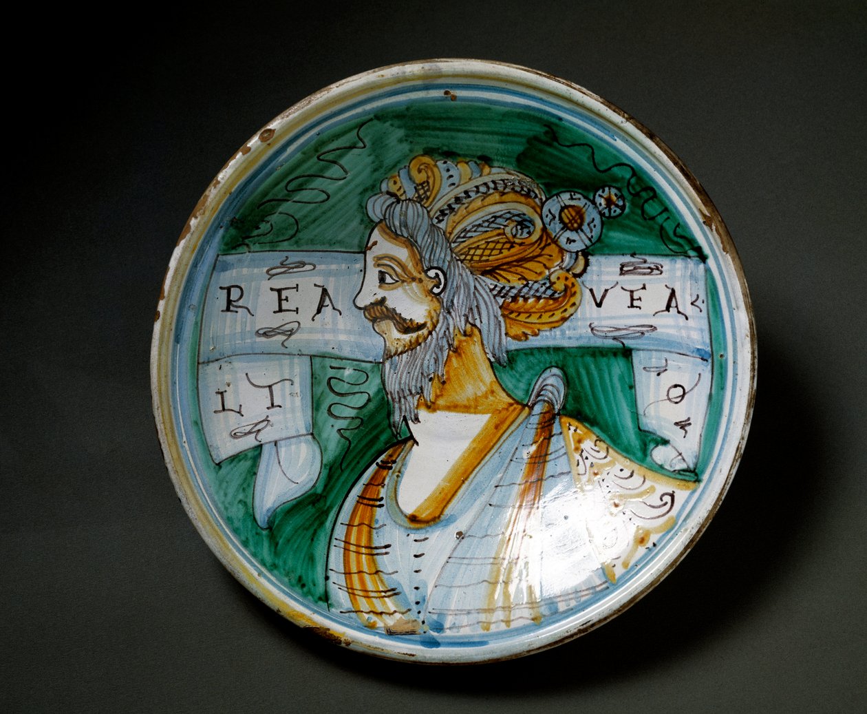 Portrét muže s turbanem. Keramický talíř vyrobený v italském Viterbu. Florencie 17. století, Museo Nazionale del Bargello od Italian School