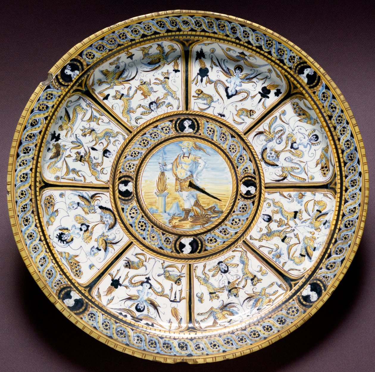 Znázornění římských hrdinů Scaevola (Muzio Scevola) Keramický talíř vyrobený v Urbinu v Itálii. cca 1590 Florencie, Národní muzeum Bargello od Italian School