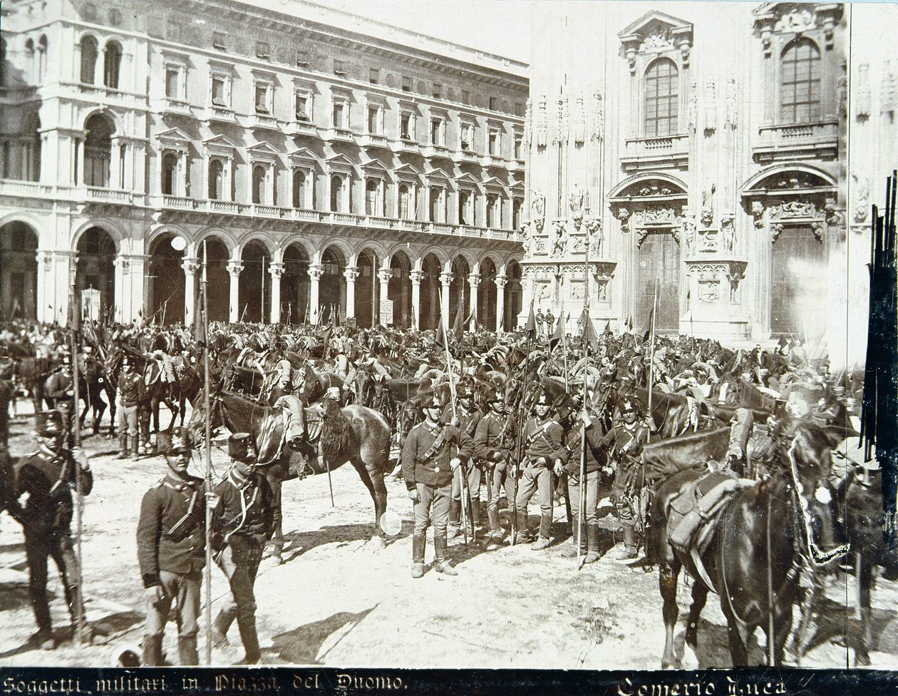 Vojáci, pod velením generála Bava Beccarise, před katedrálou, během nepokojů v Miláně, 6. - 9. května 1898 od Italian School