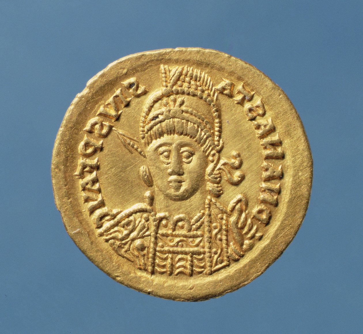 Solidus (averz) ražený Theodorikem I. (471 n. l. - 526 n. l.), ostrogótským králem Itálie, kopírující solidus byzantského císaře Anastasia (491 n. l. - 518 n. l.) (zlato) Nápis: DN ANASTASIVS P F AVG od Italian School