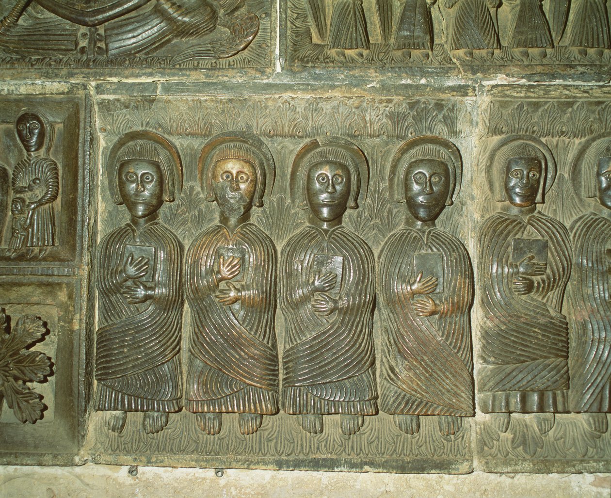 Apoštolové, předrománský reliéf (bronz) od Italian School