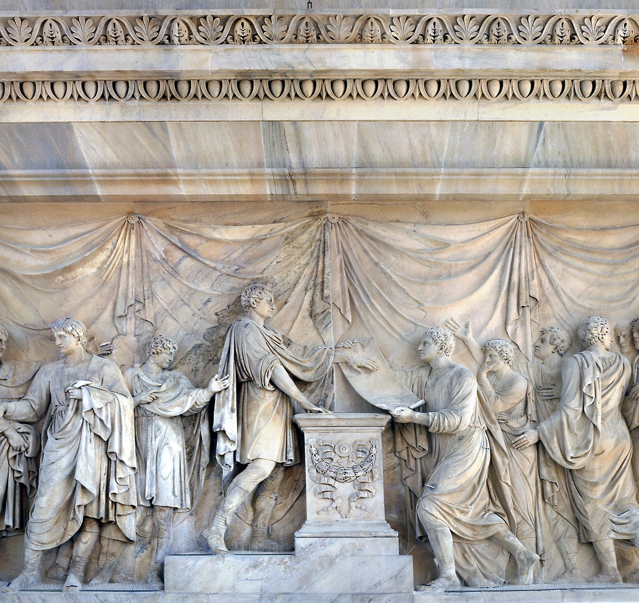 Pražský kongres, detail oblouku míru, Milán, Itálie (mramor) od Italian School