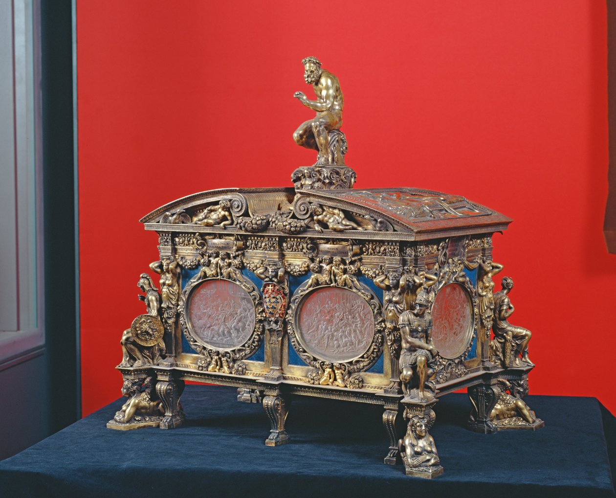 Truhla Farnese, Sebastiano Sbarri (fl. 1548-61) a Giovanni Bernardo da Castel Bolognese, 1548 (stříbro a lapis lazuli) od Italian School