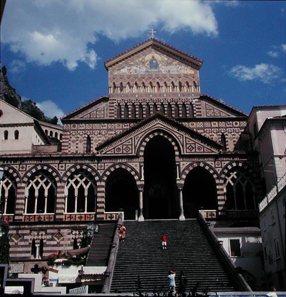 Západní průčelí katedrály SantAndrea, 1203 od Italian School