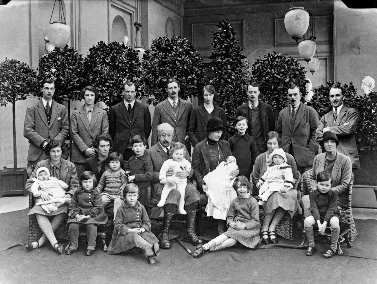 9. vévoda z Devonshire se svými dětmi a vnoučaty v Chatsworth, Vánoce 1925 od JR Board