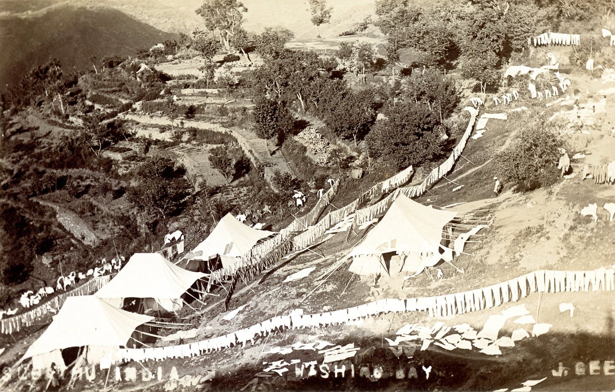 Subathu India Washing Bay, cca 1900-1930 (sépiová fotografie) od J. Gee