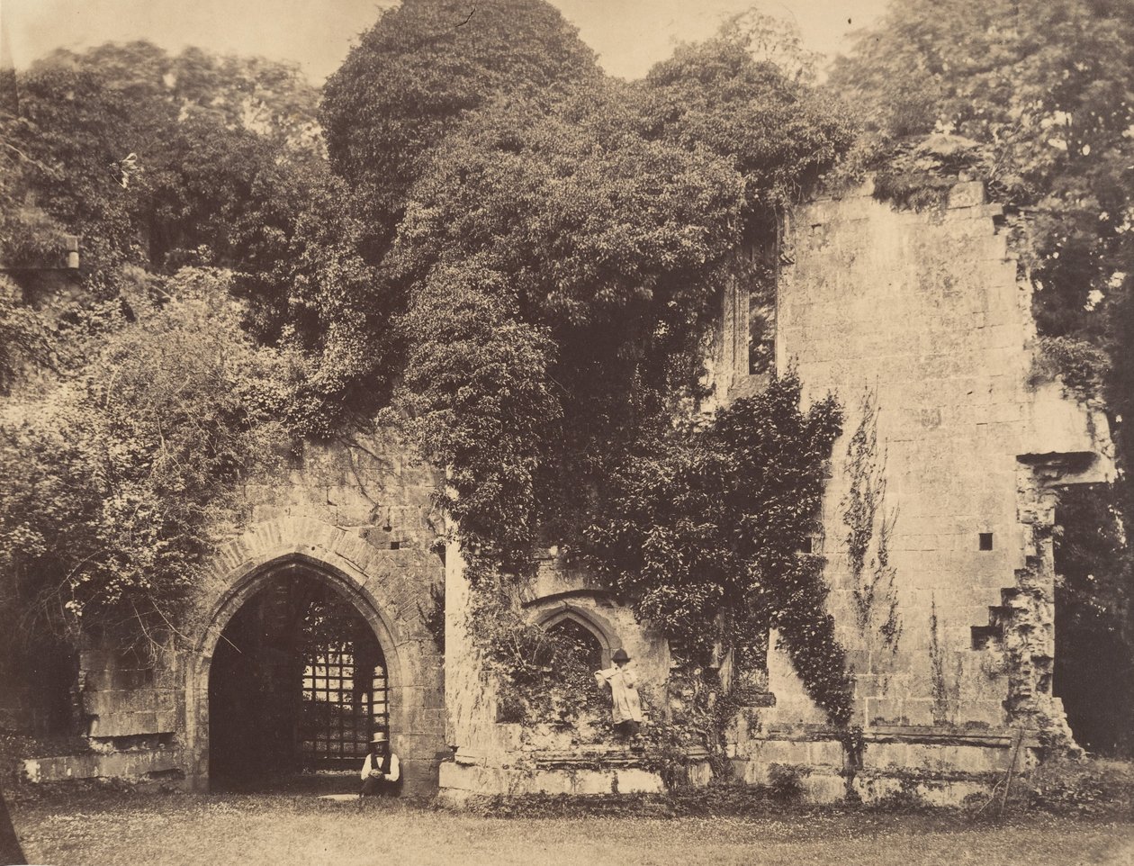 Old Gateway, Raglan Castle, Monmouthshire, 1855. od J. Holden