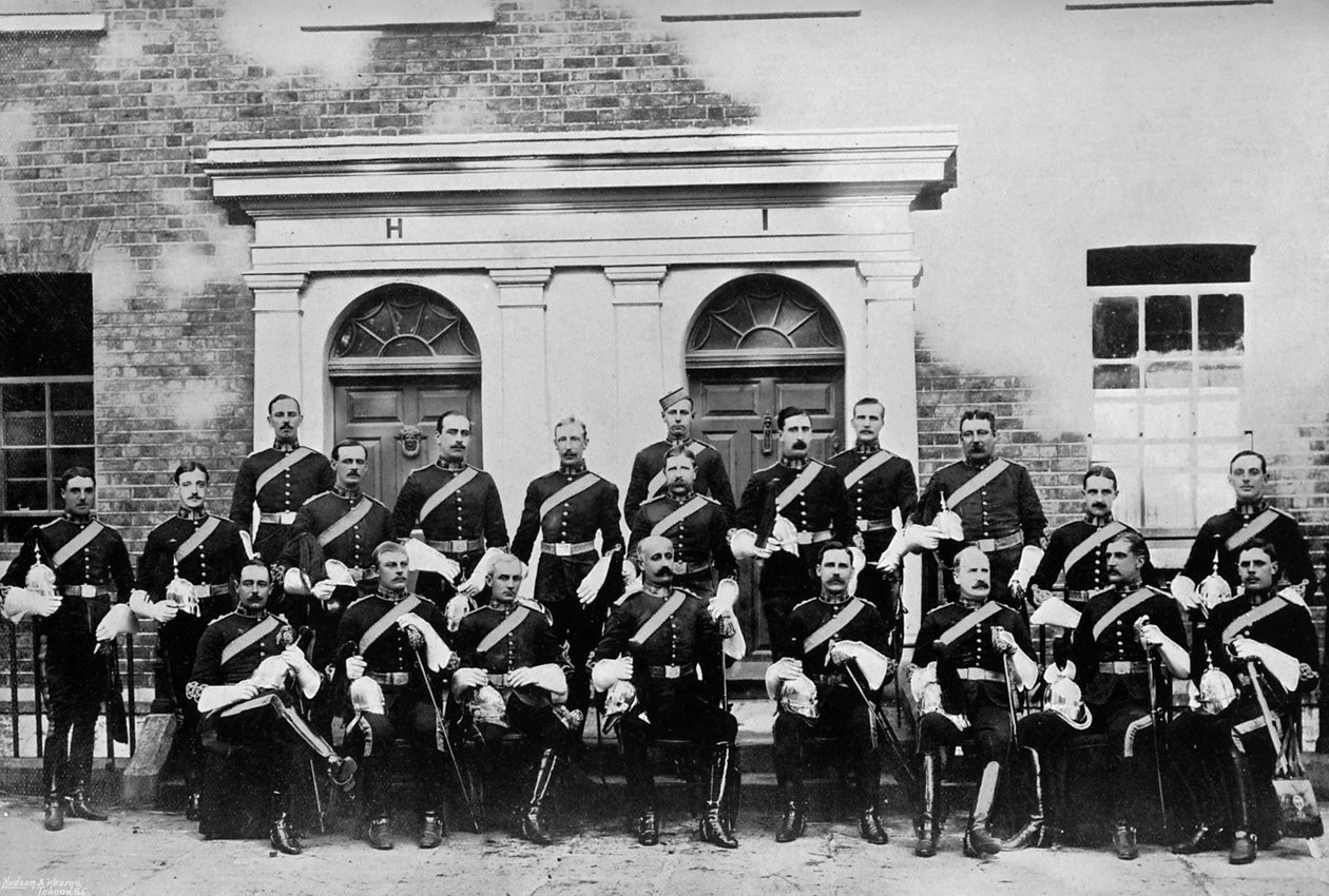 Důstojníci 1. Royal Dragoons, Island Bridge Barracks, Dublin, Irsko, 1896. od J. Robinson and Son