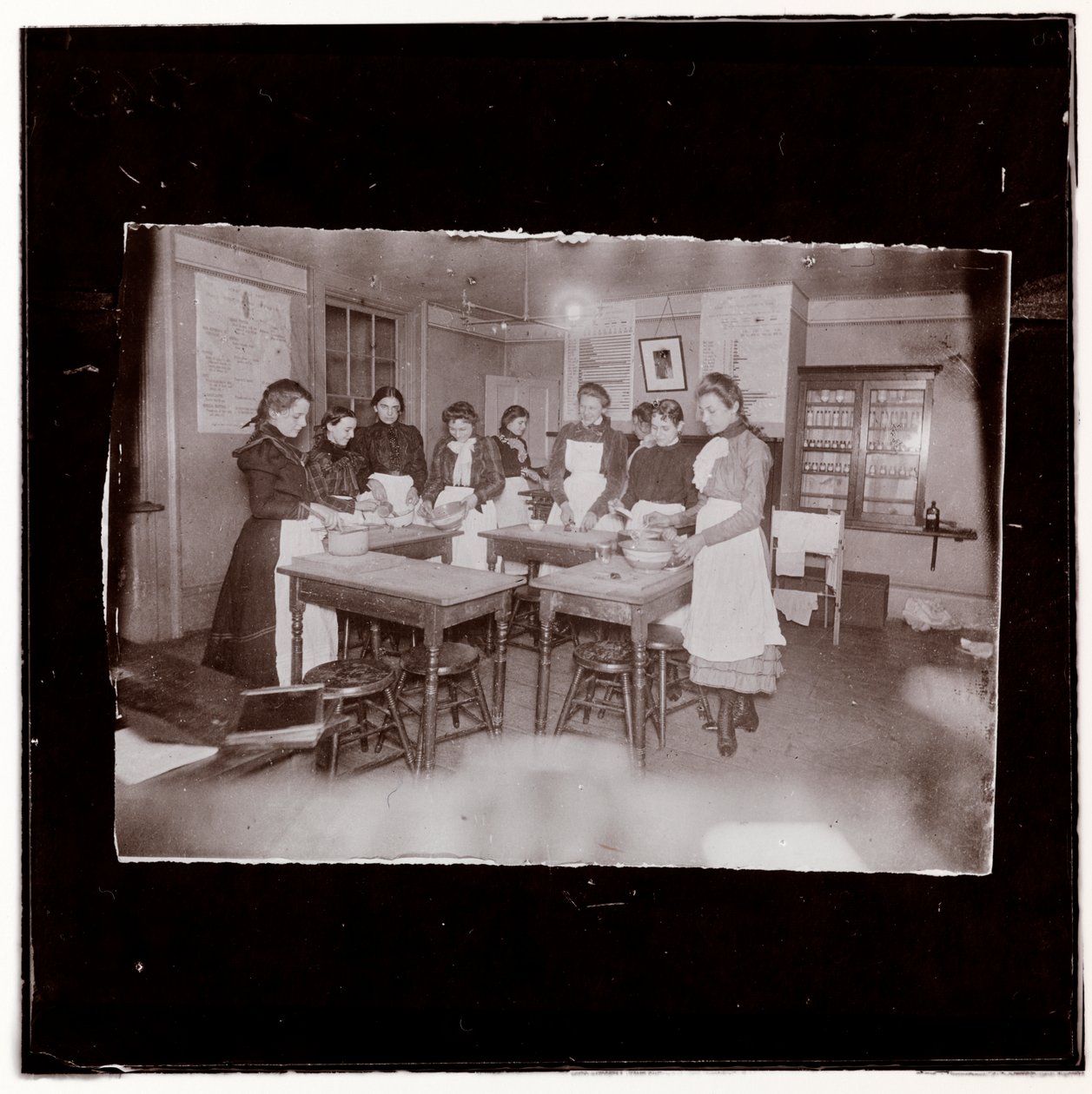 Třída školy vaření v College Settlement. „Šéfovo kázání o střídmosti“, kolem roku 1895 od Jacob August Riis
