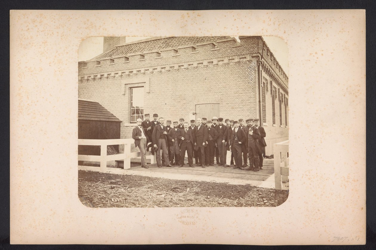 Skupinová fotografie dělníků, 1867-1869 Rekultivace jezer v Schieland východně od Rotterdamu (název série na objektu) od Jacobus van Gorkom jr.