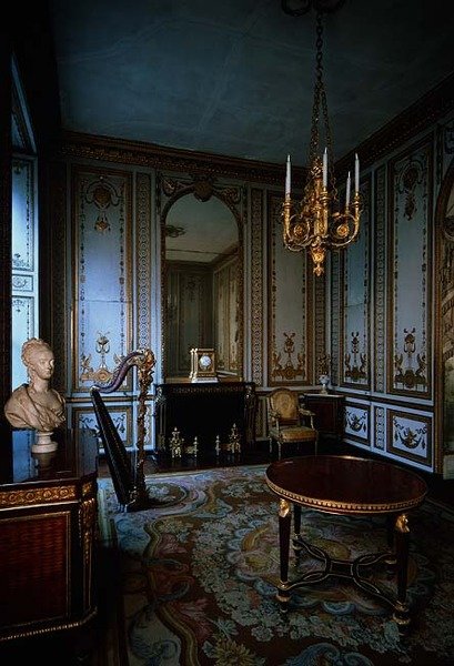 Kabinet Interieur de la Reine (vnitřní komnata královny) zdobená bílým a zlatým obložením od Jacquese Verberckta (1704-71) (foto) od Jacques Ange Gabriel