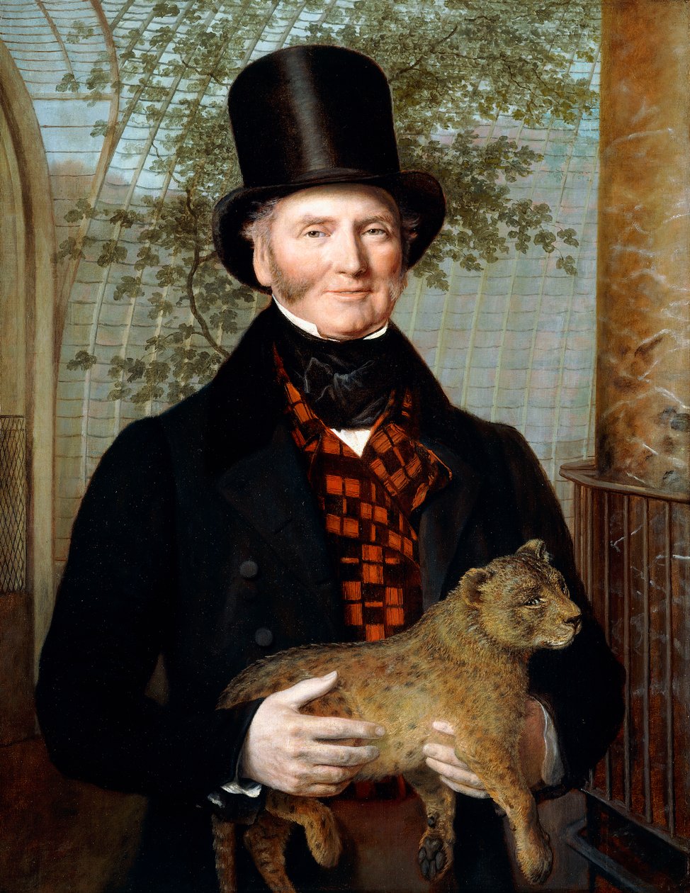 Portrét Edwarda Crosse, polodlouhý, v černém kabátě a červené kostkované vestě držící lvíče od Jacques Laurent Agasse