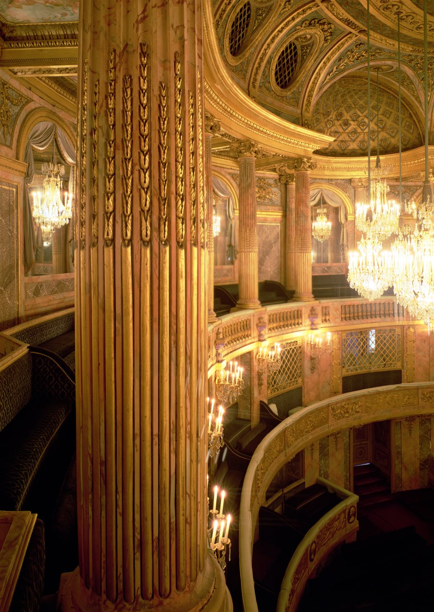 Vnitřní pohled na budovu Opery při pohledu na Royal Box, dokončený v roce 1770 (obnoven 1952-71) od Jacques Ange Gabriel