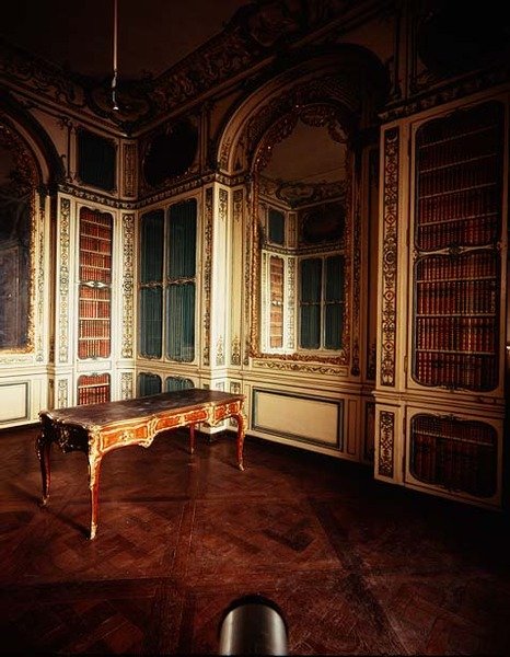 Knihovna Ludvíka XV. s bílým a zlatým obložením od Jacquese Verberckta (1704-71) kolem 30. let 17. století (foto) od Jacques Ange Gabriel