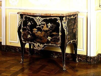 Komoda ve stylu Ludvíka XV., 1723-74 (lakované dřevo) od Jacques Dubois