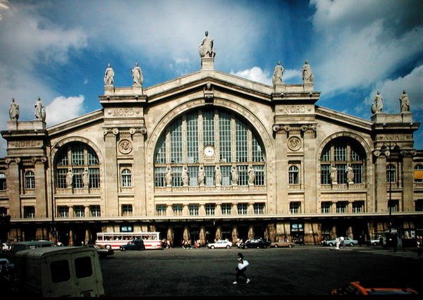 Pohled na průčelí Gare du Nord, postavené v letech 1861-63 od Jacques Ignace Hittorff
