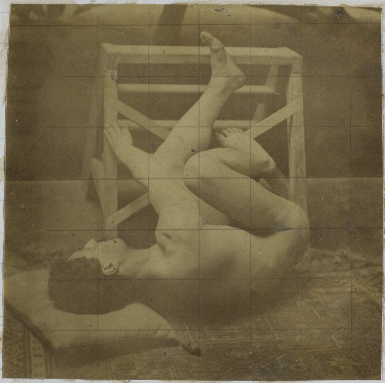 Studie mužského nahého modelu, ležícího s nohama opřeným o schodiště, v ateliéru Jacquese de Lalainga od Jacques Lalaing (attributed to)