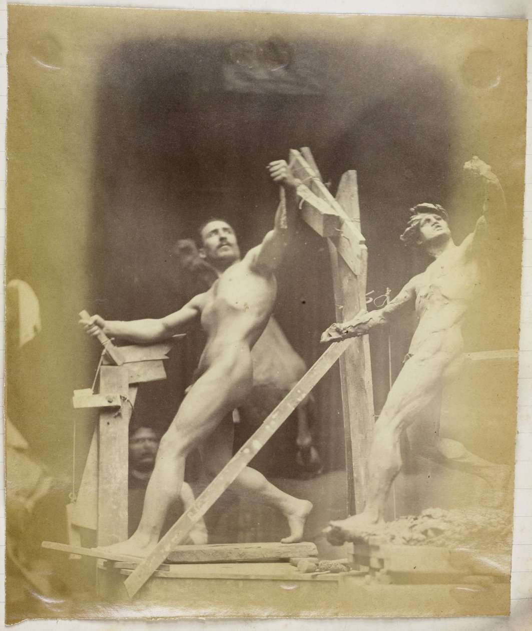 Studie modelu mužského aktu na lešení, při pohledu ze strany a vedle sádrového modelu ve stejné pozici, v ateliéru Jacquese de Lalaing od Jacques Lalaing (attributed to)