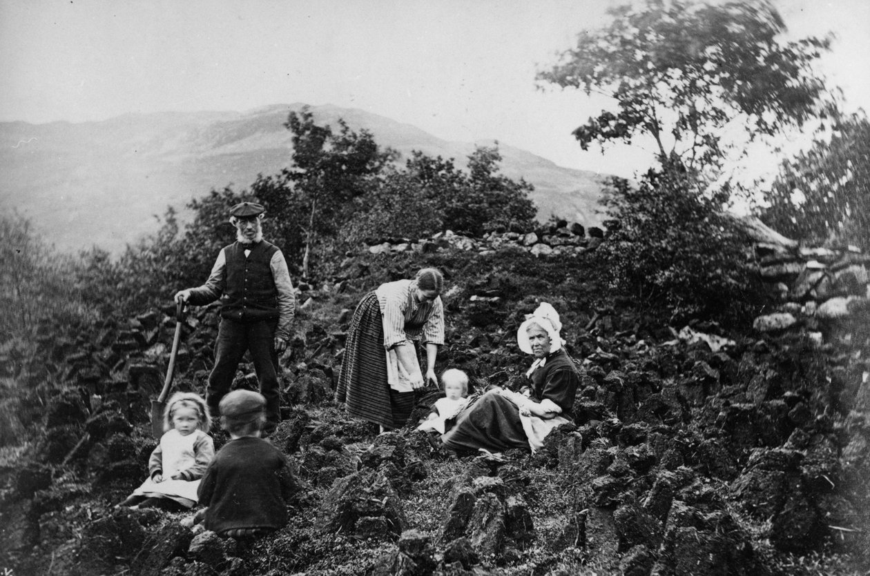 Crofting Family Řezání rašeliny, od James Valentine