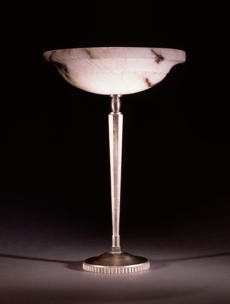 Postříbřená bronzová stolní lampa navržená Jacques-Emile Ruhlmannem (1879-1933), kolem roku 1913 od James Baker (attr. to) Pyne