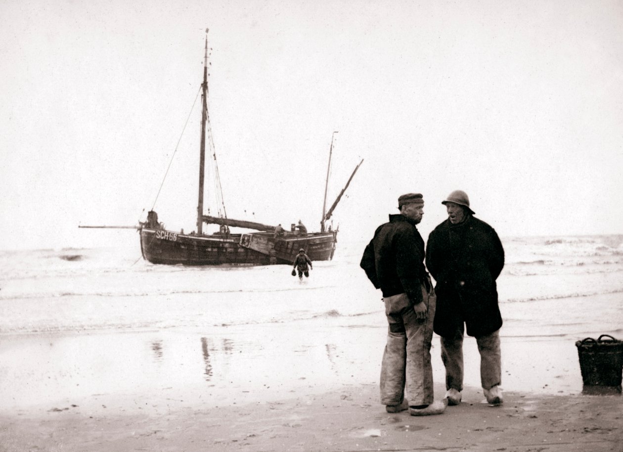 Muži na břehu, Scheveningen, Nizozemsko, 1898. od James Batkin