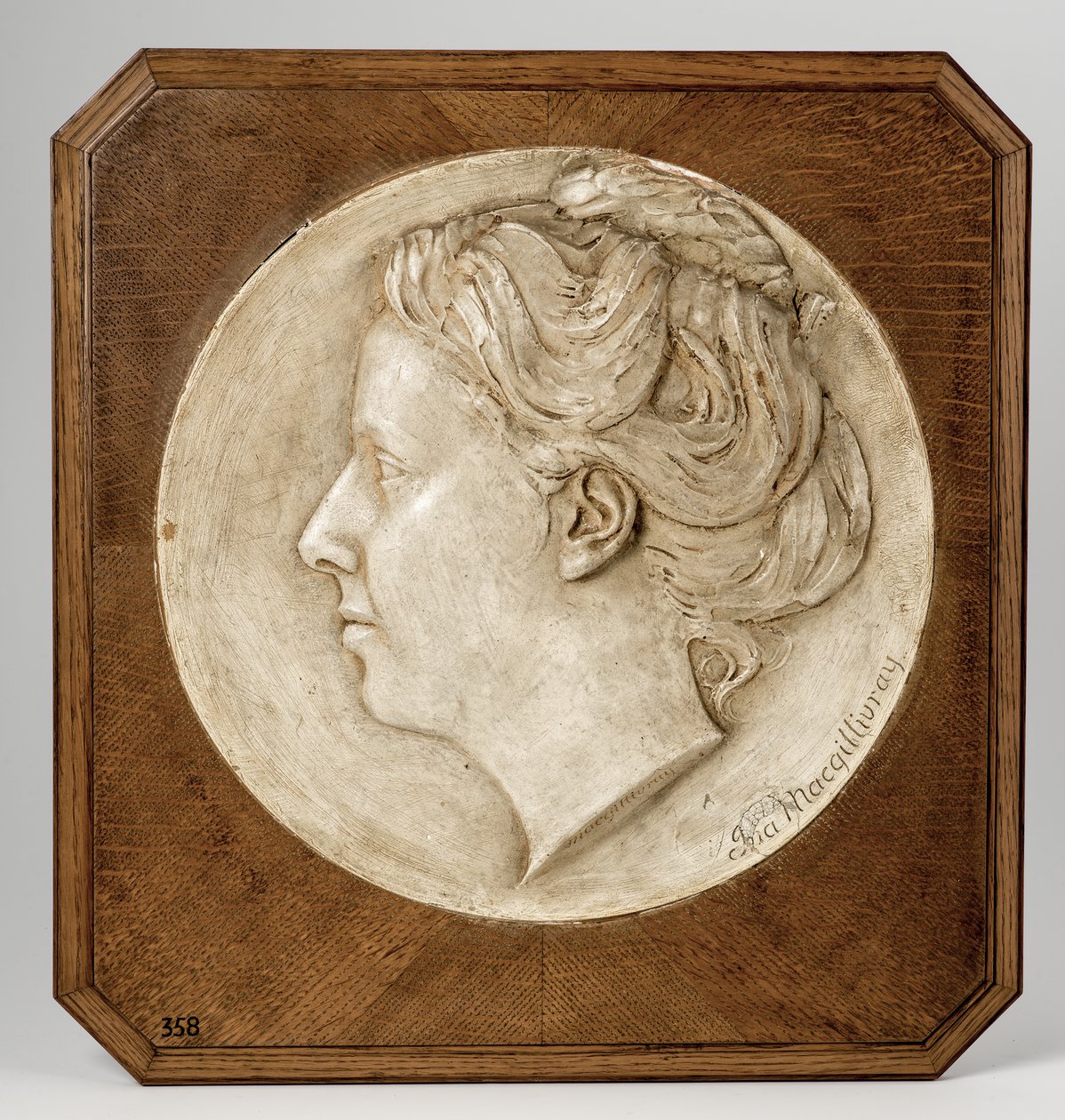 Ina Macgillivray, 20. století (omítka) od James Pittendrigh MacGillivray