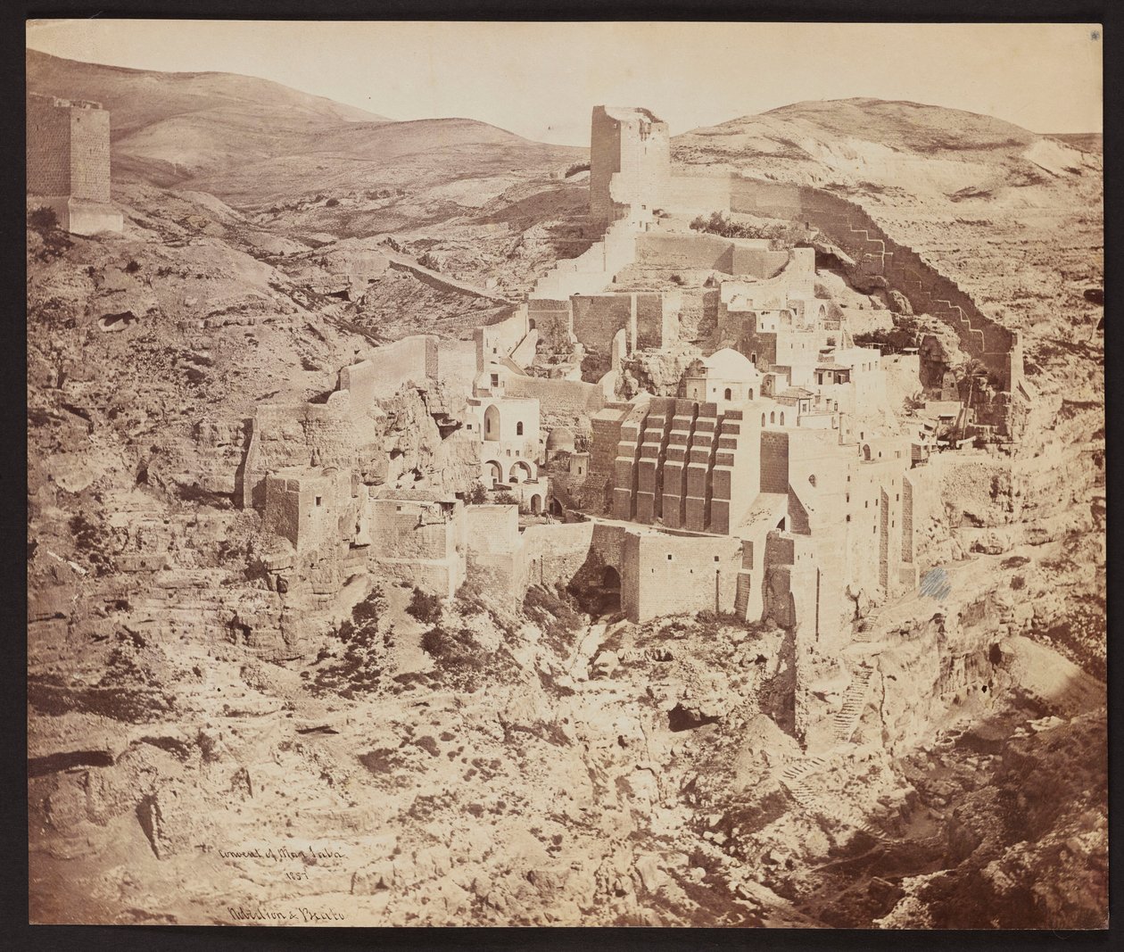 „Klášter Mar Saba. 1857“ [Velká lávra svatého Sáby, v arabštině známá jako Mar Saba - pravoslavný klášter ležící v údolí Kidronu na Západním břehu Jordánu, východně od Betléma] od James Robertson